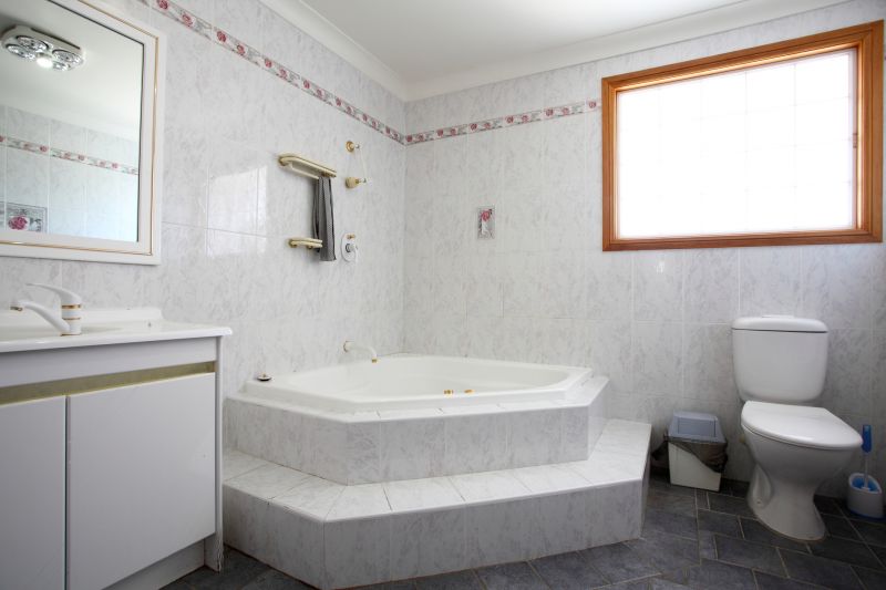 Top Bathtub Installation Companies in Berkley, MI